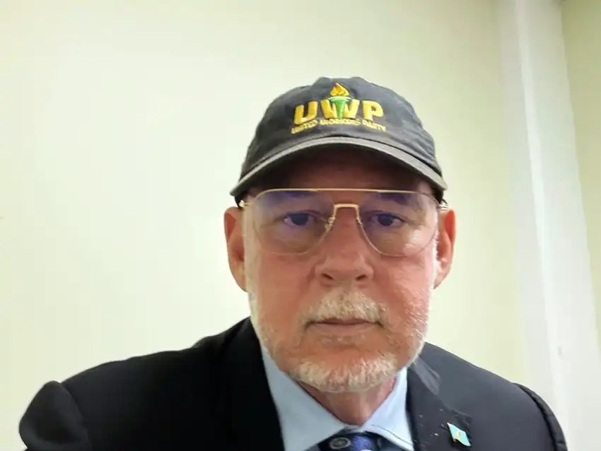 A party cap in the chamber: Chastanet turns a hat into a question about the rules