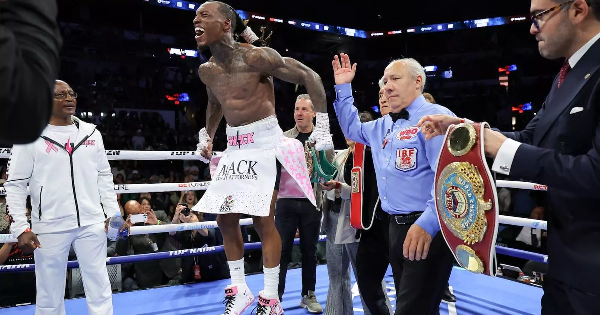 O'Shaquie Foster unifies three belts by taking two from Emanuel Navarrete in San Antonio