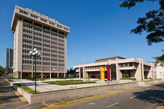 Dominican Republic holds at 5.25% and opens new bank-capital rules